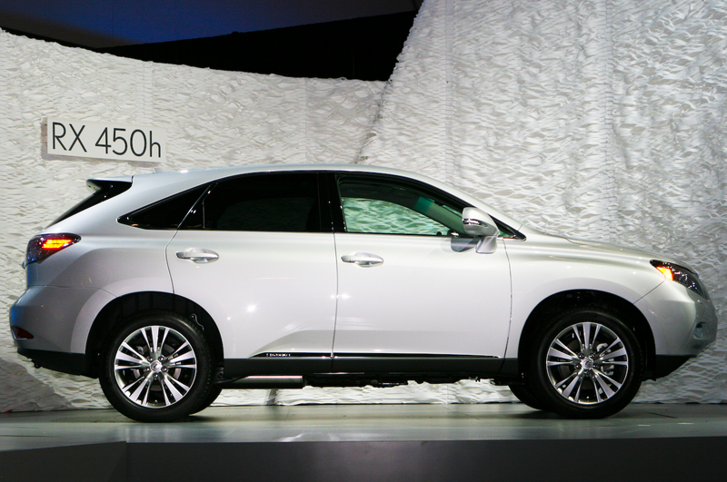 Illustration for article titled 2010 Lexus RX 350 and RX 450h Push Bland to New Heights